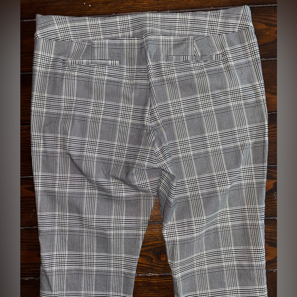 Simply Vera Vera Wang Black & White Plaid Cropped Pants - Picture 5 of 7